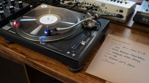 Vinyl Breaks From Mars